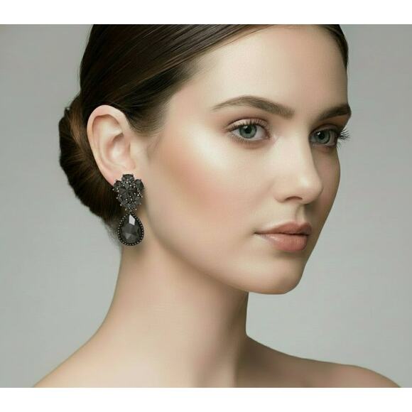 Classy 2" clip on silver, blue stone flower and teardrop earrings - Picture 2 of 4